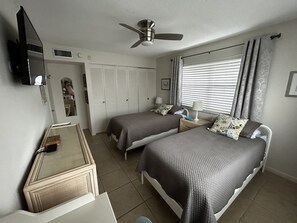 2 chambres, fer et planche à repasser, Wi-Fi, draps fournis