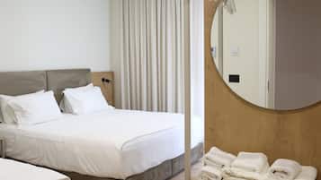 Ropa de cama hipoalergénica, minibar y escritorio