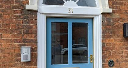 Modern 2-bed Apartment - inc private parking