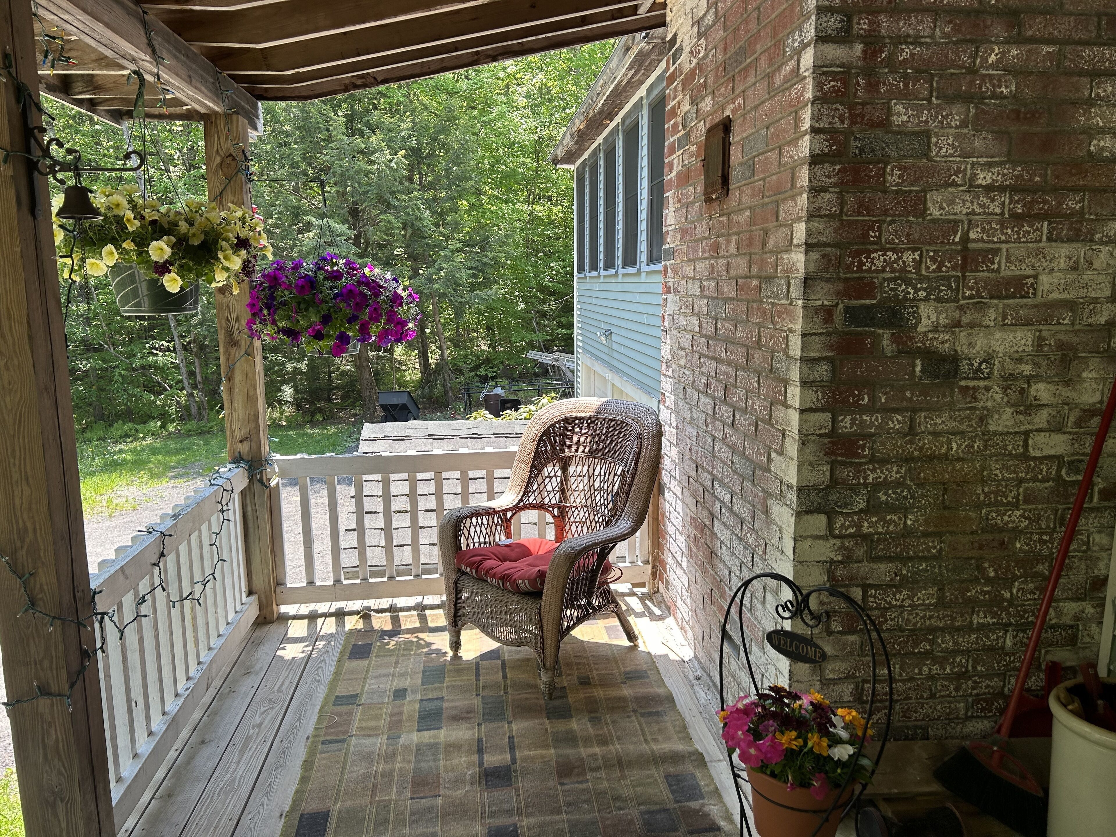 Cozy Woodland Retreat nestled in the Berkshires, close to Mass Moca.