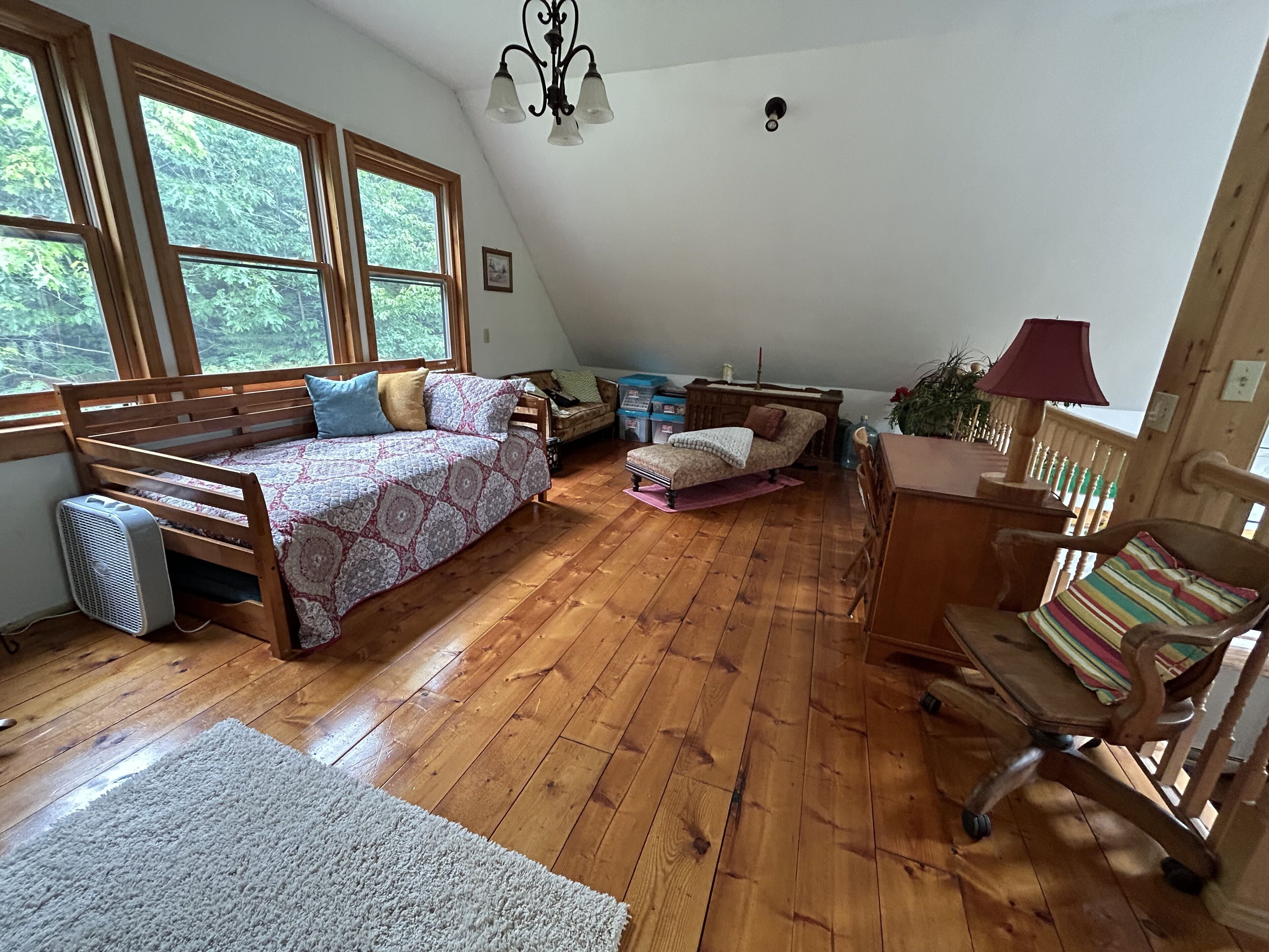 Cozy Woodland Retreat nestled in the Berkshires, close to Mass Moca.