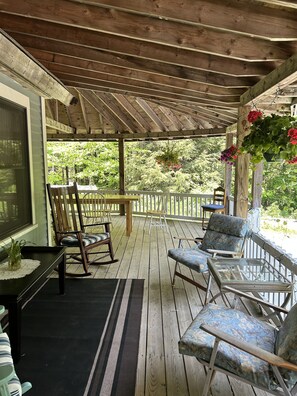 Terrace/patio - Cozy Woodland Retreat nestled in the Berkshires, close to Mass Moca. (Florida)