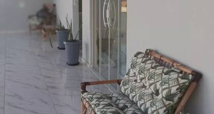 Private house with pool. 5 minutes walk from the beach, Available for Carnival