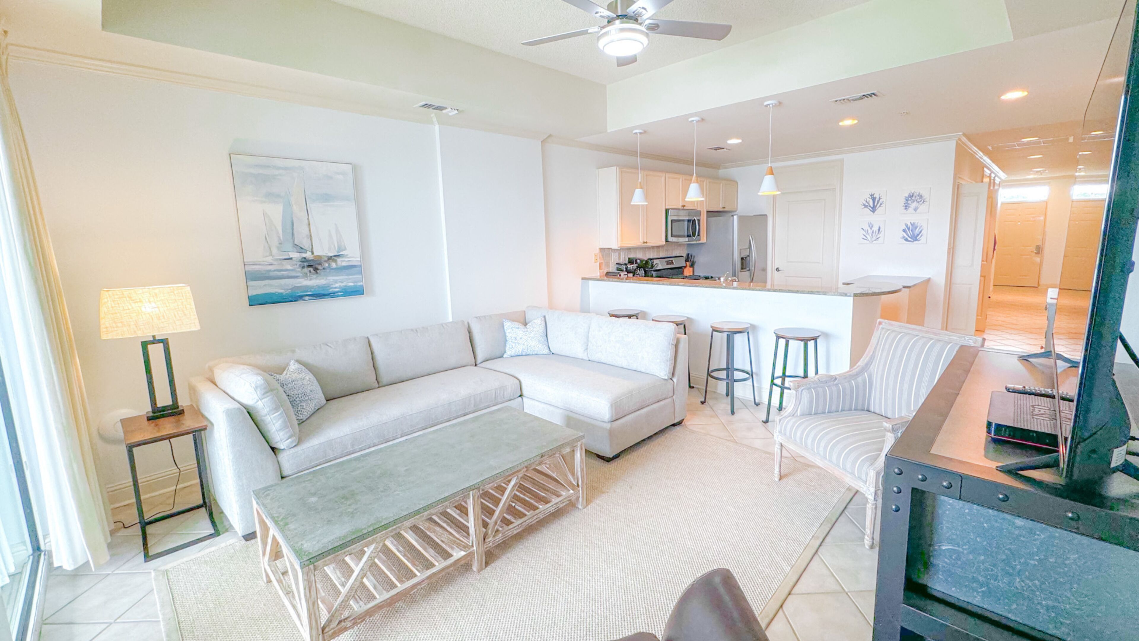 NEWLY FURNISHED Serene Wharf Condo-sleeps 4+