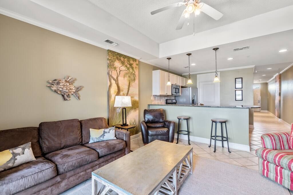 *SNOWBIRDS WELCOME* Wharf Condo-sleeps 6!