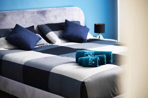 1 Schlafzimmer, Zimmersafe, Schreibtisch, Bügeleisen/Bügelbrett