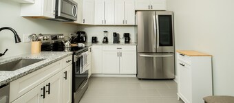 Spacious 3 bedroom 2 Full bathroom apartment