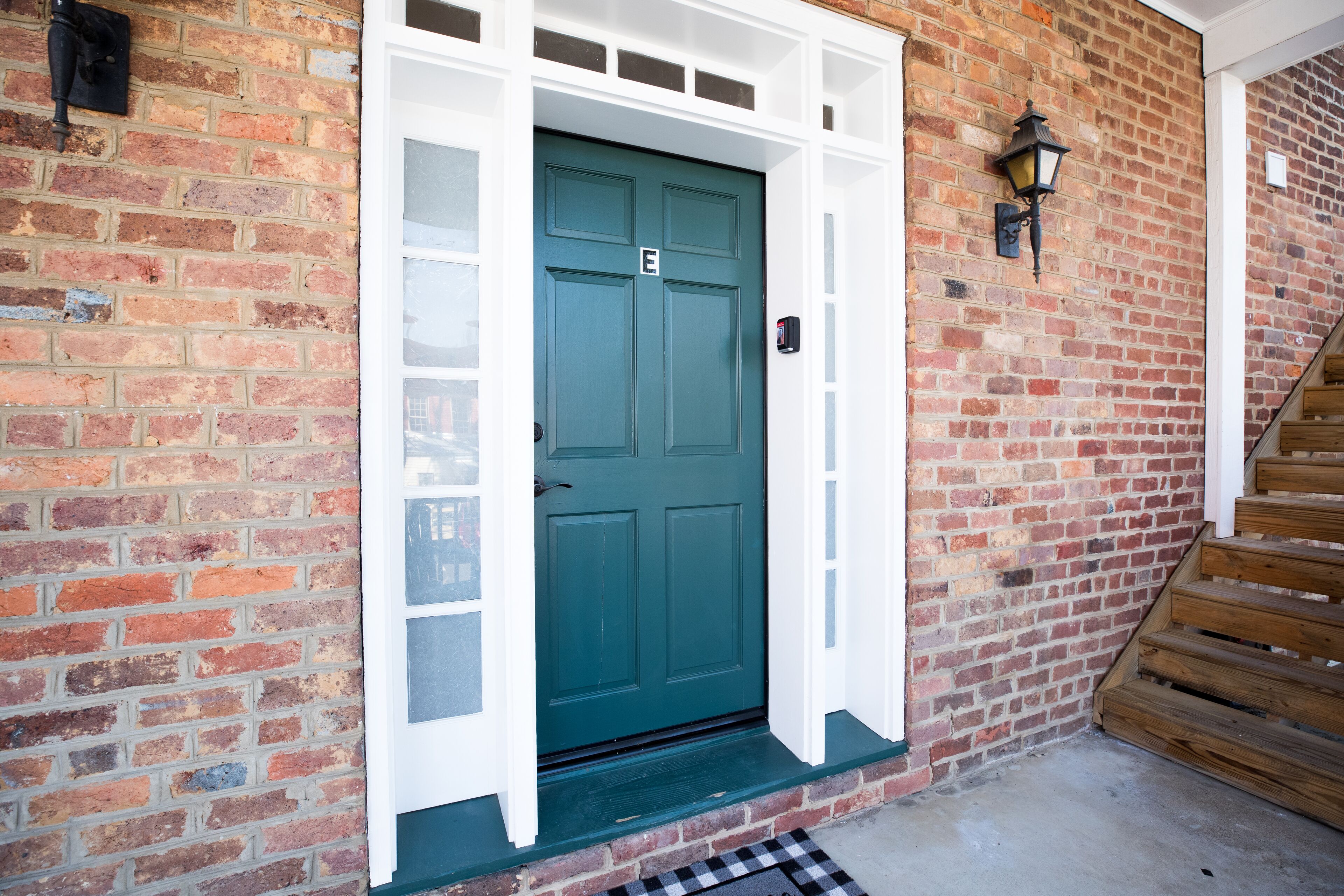 roomy 3 bedroom  2 bathroom   apartment