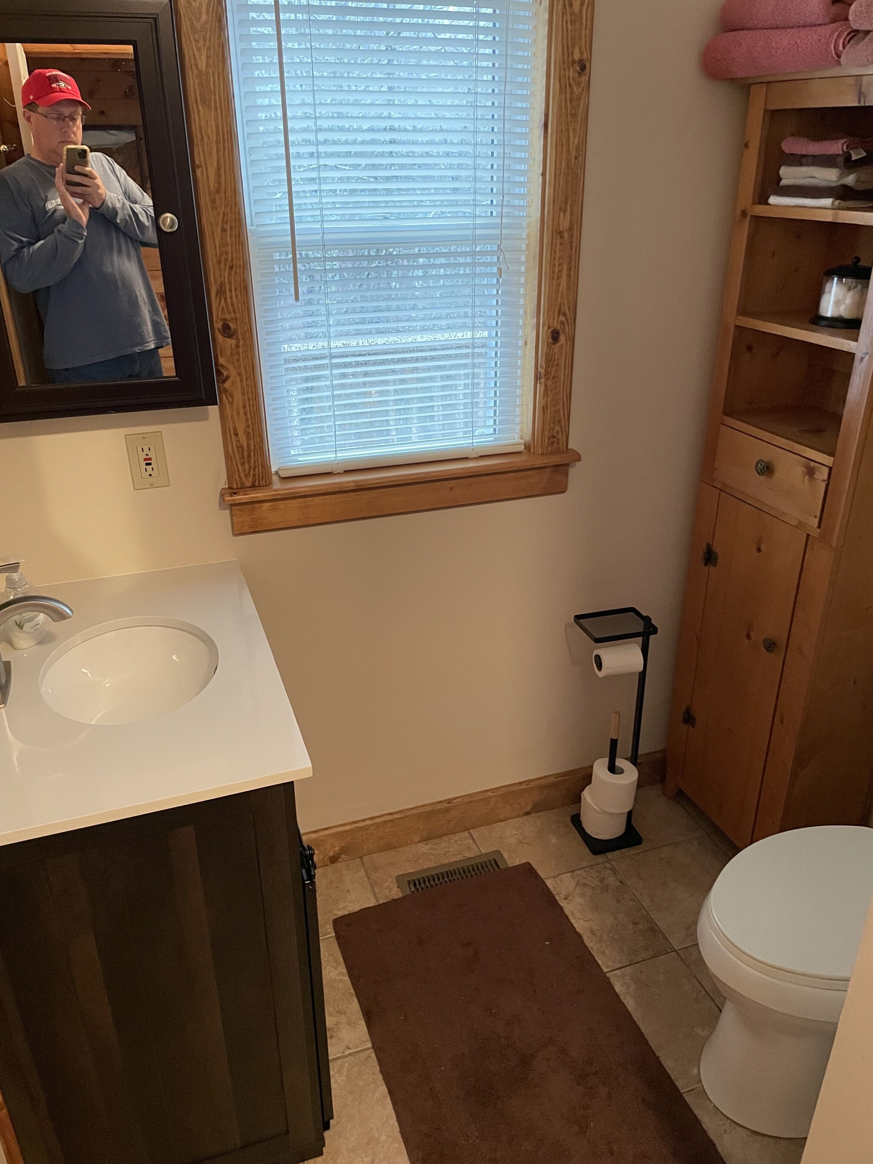 Cozy, 4 front porch rocking chairs, porch swing, picnic shelter, outdoor fire.