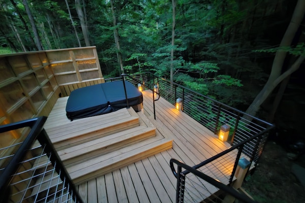 Outdoor spa tub