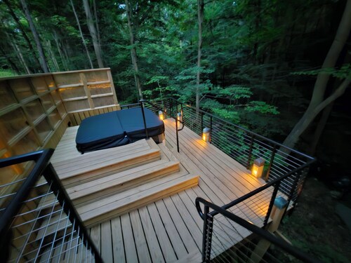 Satori Cottage---uber private, stream side, meditative 2 BR, 2 BA getaway!