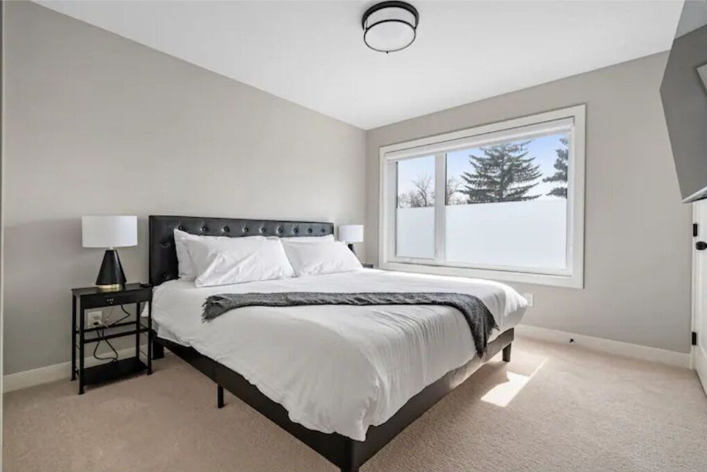 Chic Living: King Bed•7Min to Downtown•AC