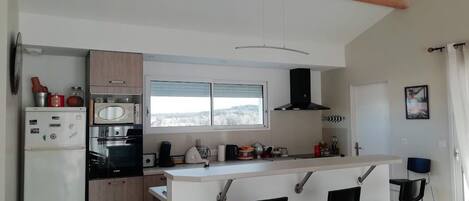 Micro-ondes, four, plaque de cuisson, lave-vaisselle