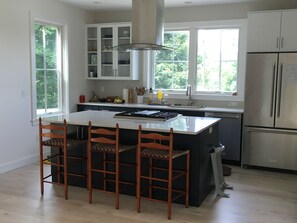 Micro-ondes, four, plaque de cuisson, lave-vaisselle