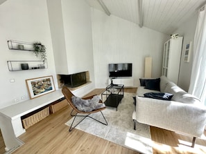 TV - Maison Tournesol by Agence Bru - 427444 (Lacanau)