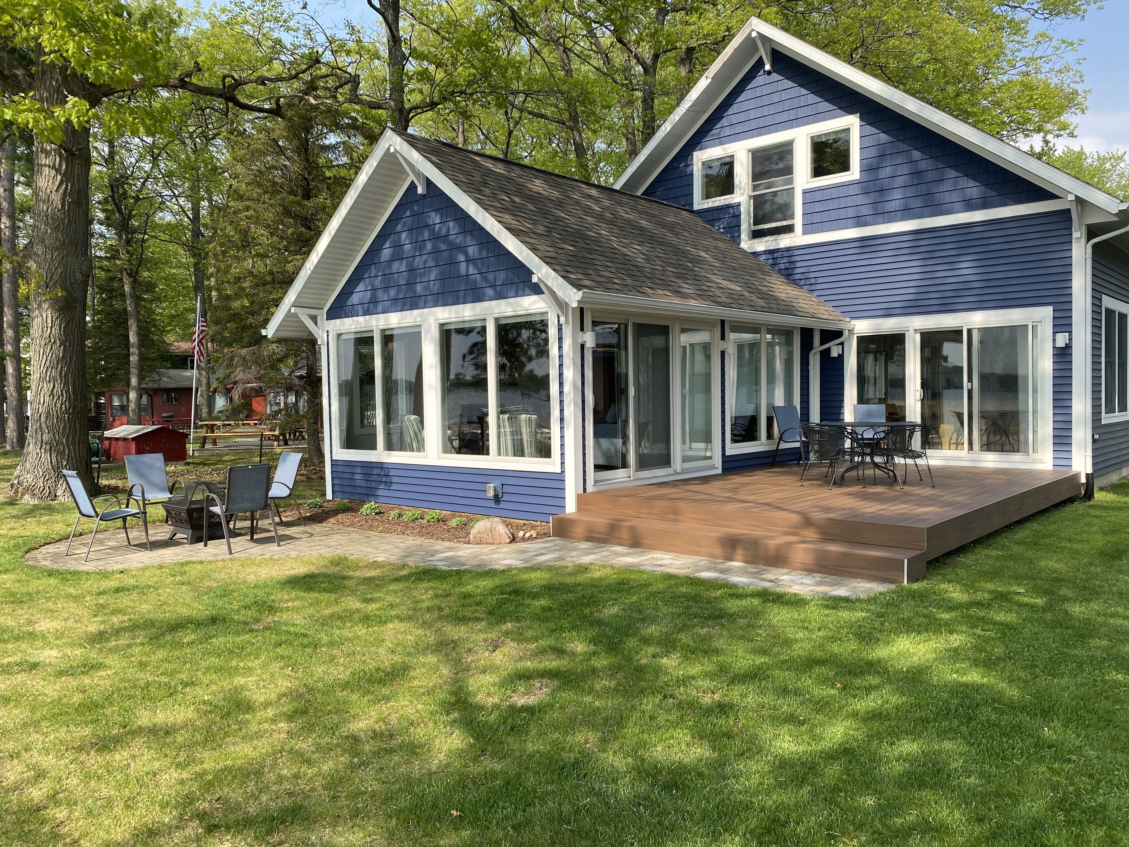 Make memories at this beautiful lake house on Lake Margrethe Grayling