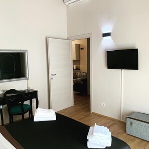 2 bedrooms, desk, iron/ironing board, free WiFi