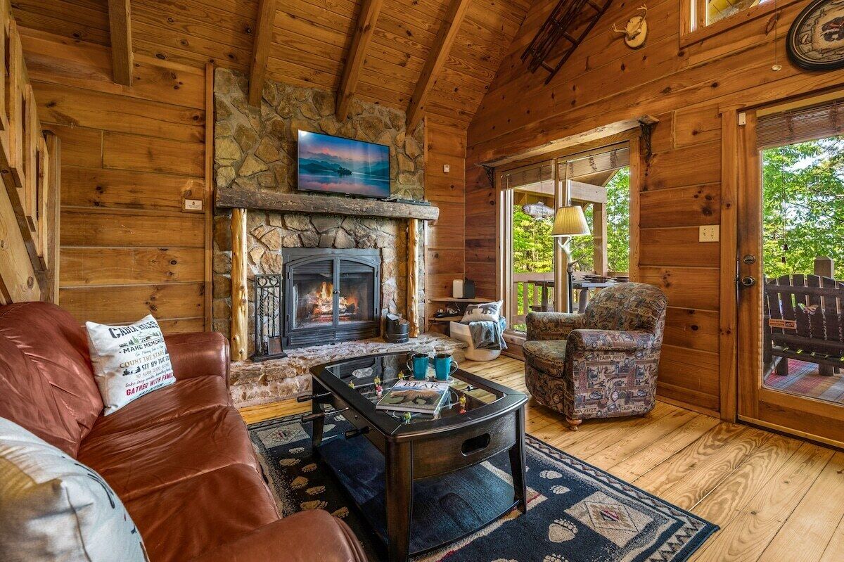 Honey Haven · Winter Special*Prime Location/MTN Views & Hot Tub