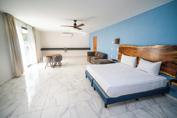 Superior-Zimmer | Zimmersafe, individuell dekoriert, Schreibtisch, kostenloses WLAN