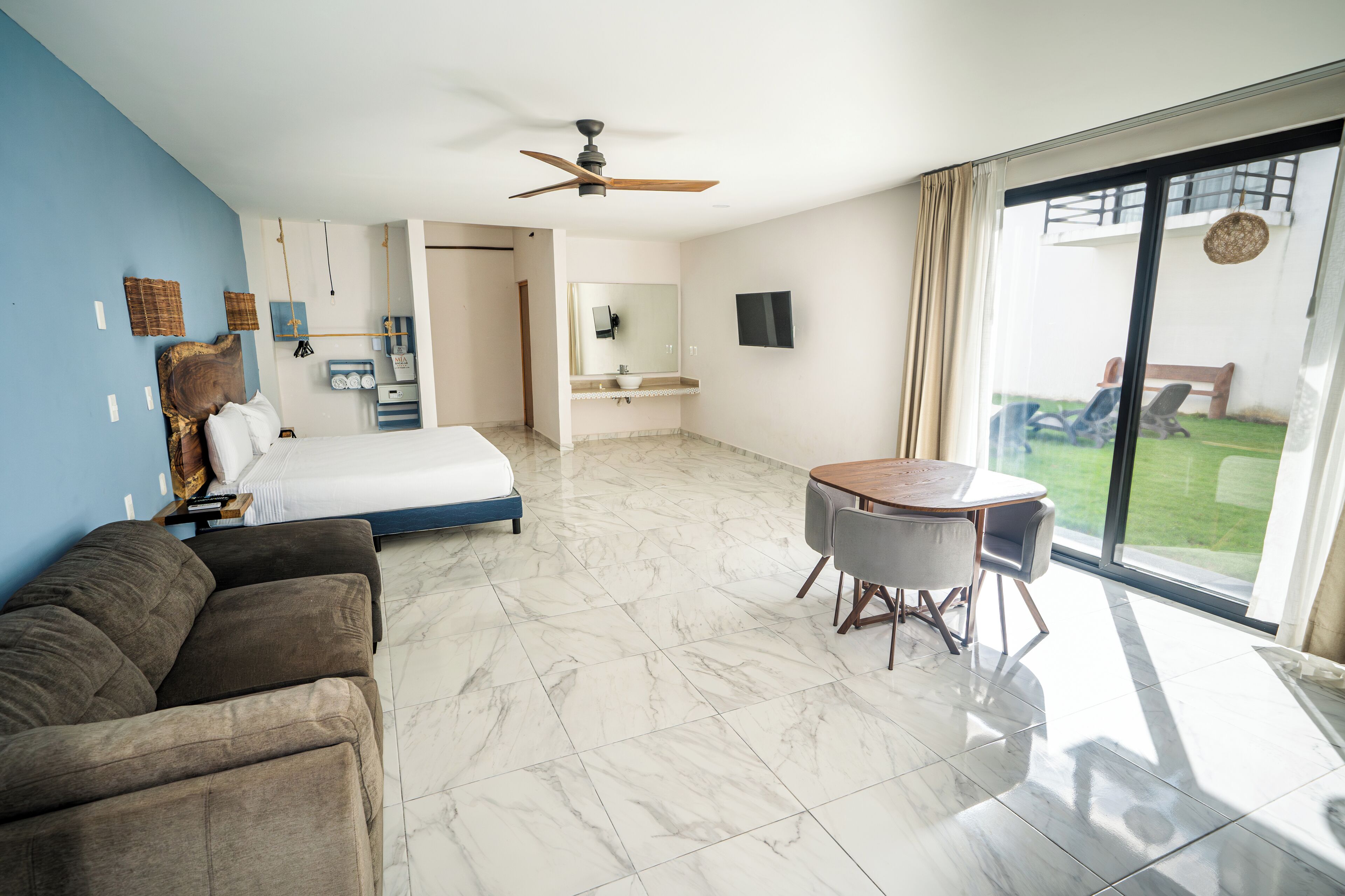 Superior Room | In-room safe, individually decorated, desk, free WiFi