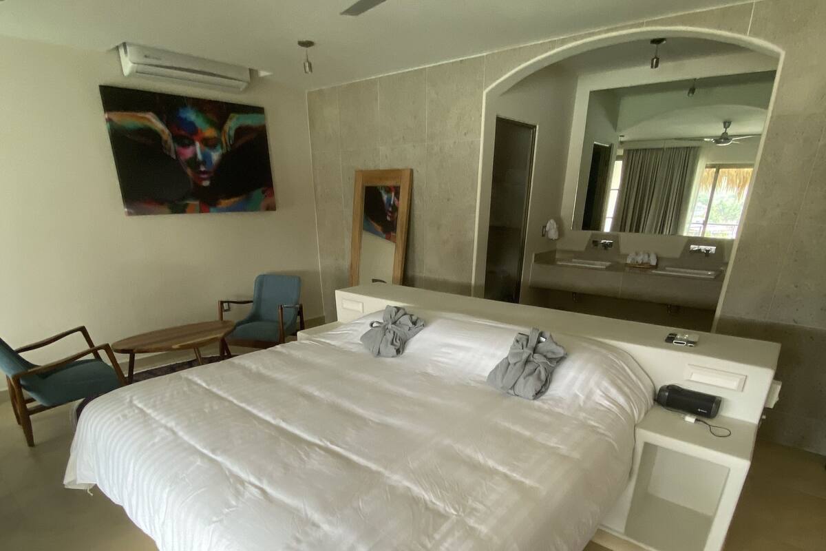 Apartamento superluxo, 1 cama King, banheira de imersão, de frente para o oceano | 1 quarto, roupas de cama antialérgicas, cofres nos quartos