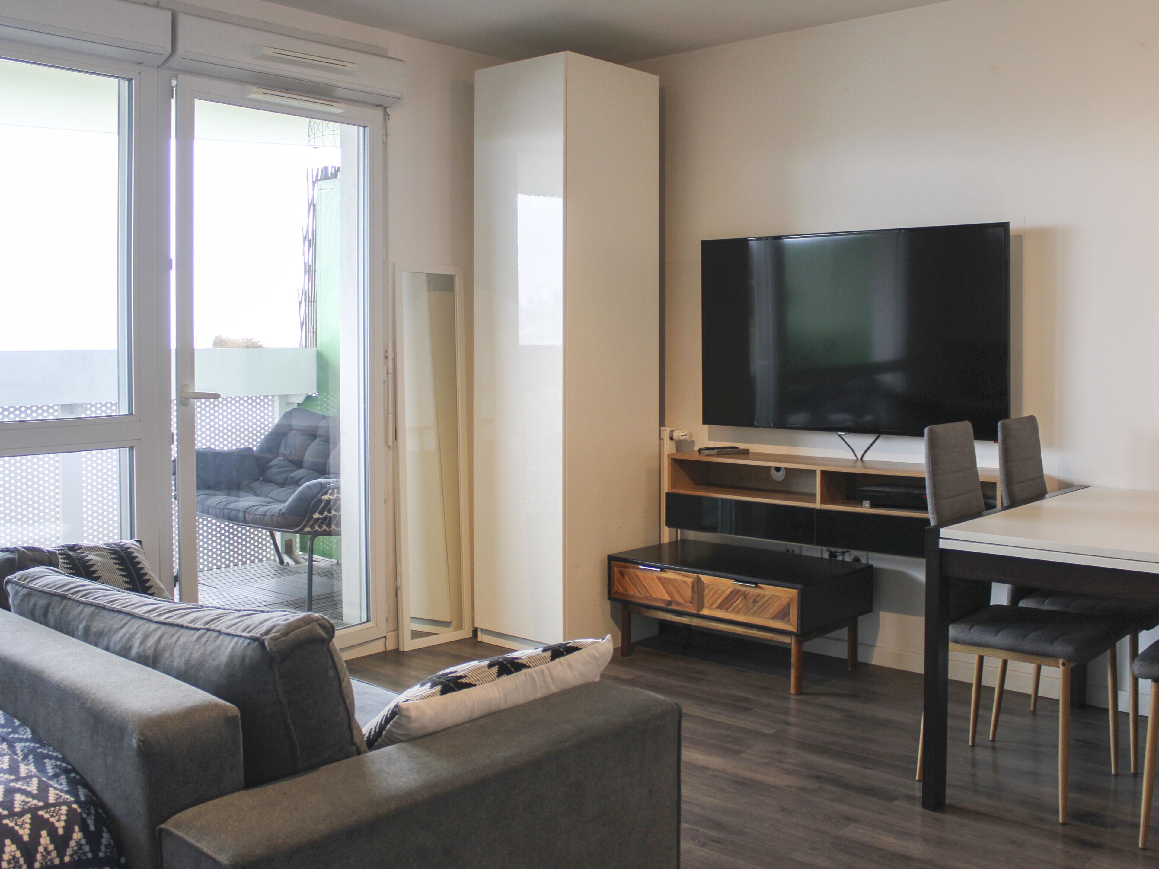 Brand new studio with an open view on Paris