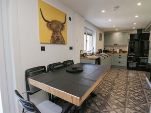 Cottage | Dining