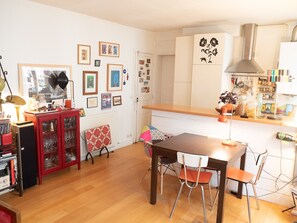 Dining - Authentic And Charming Accommodation (Paris)