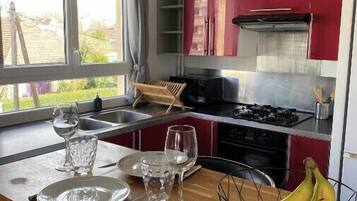 Réfrigérateur, micro-ondes, four