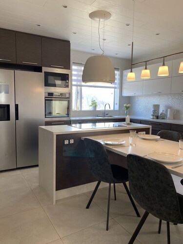 Family Villa w/hot tub. Beautiful and quiet neighbourhood.