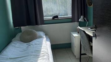 4 bedrooms, desk, free WiFi, bed sheets