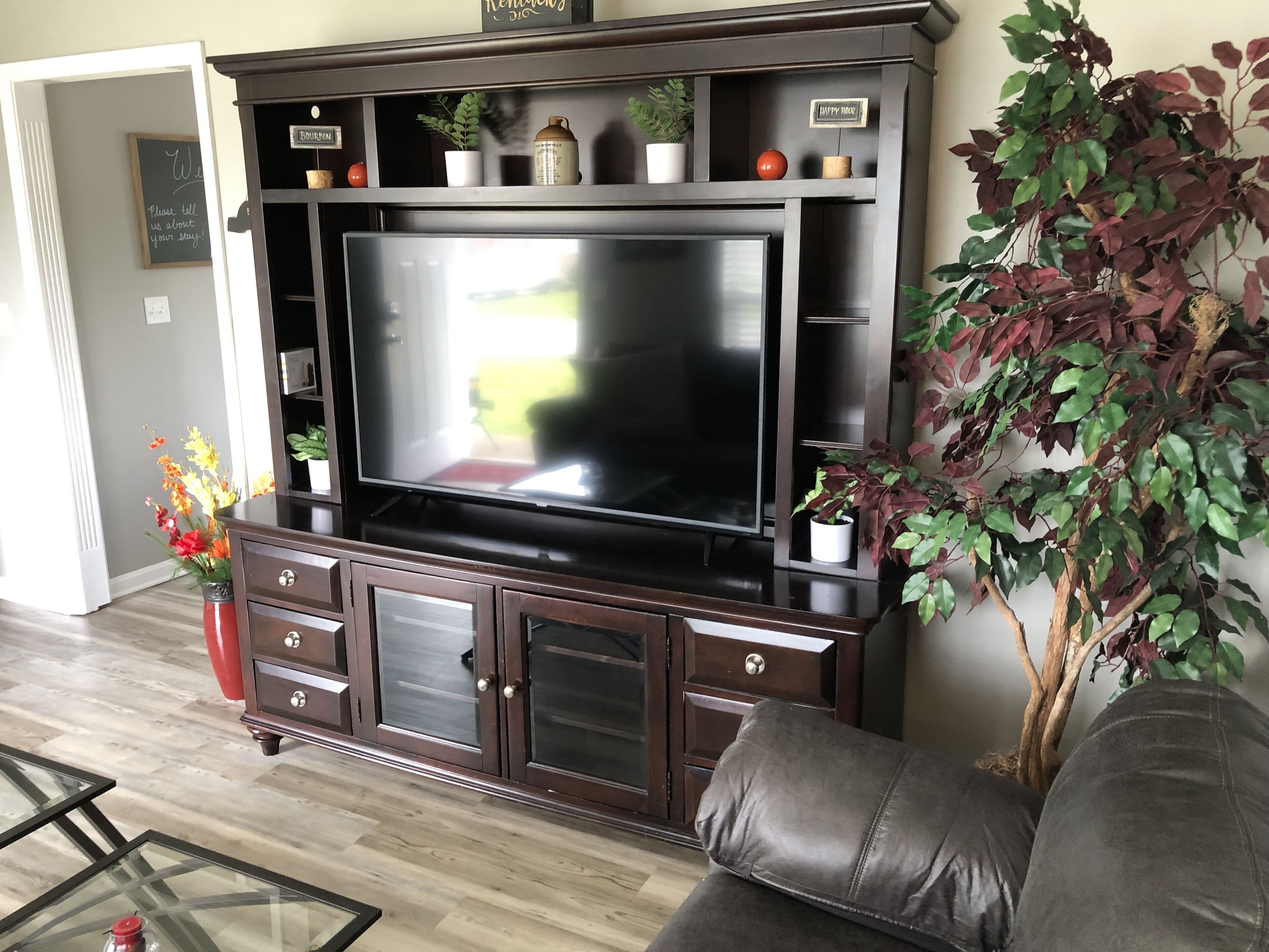 THE BOURBON BARREL - Close to Louisville, E-town, and Glendale!