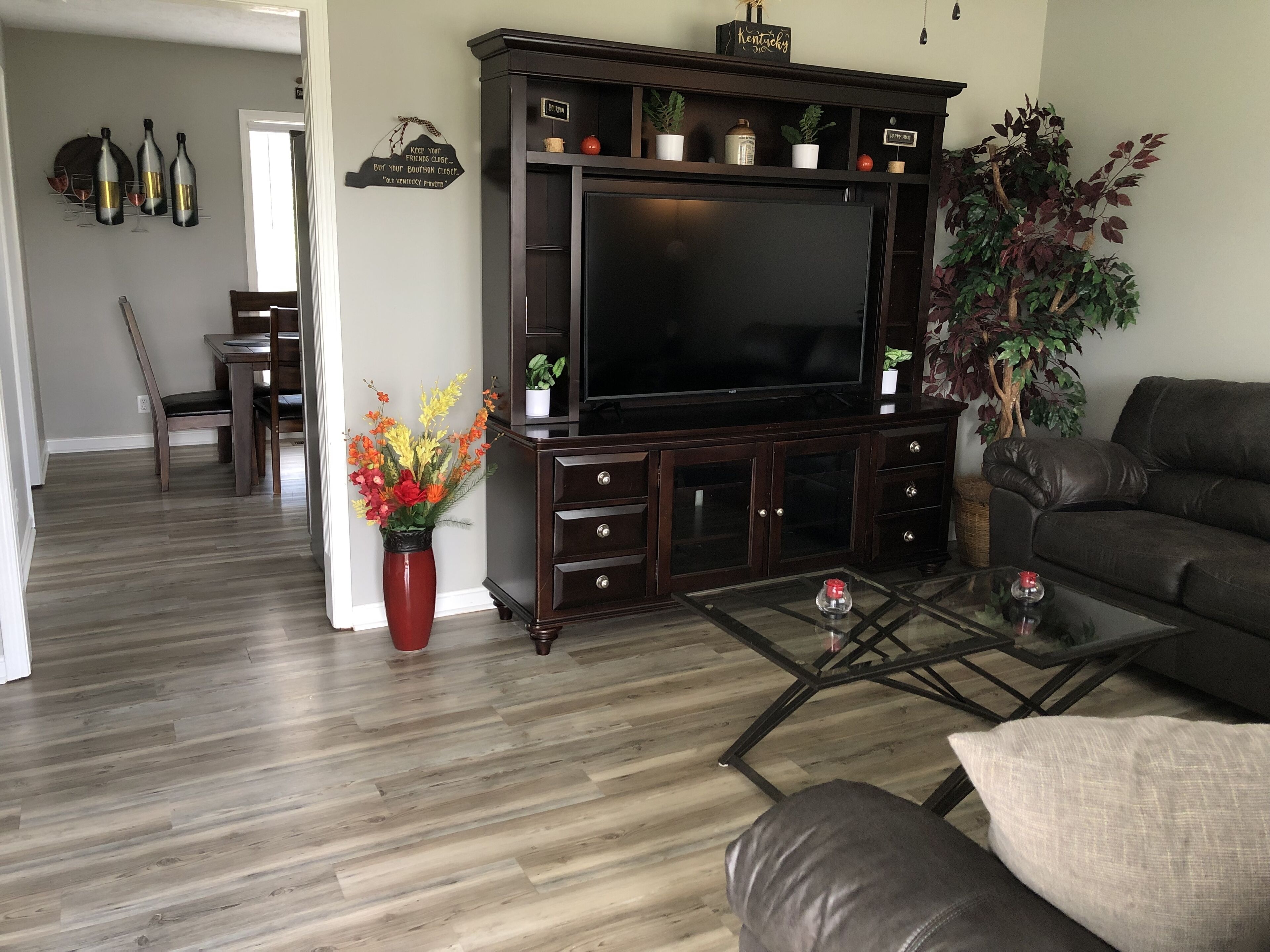 THE BOURBON BARREL - Close to Louisville, E-town, and Glendale!