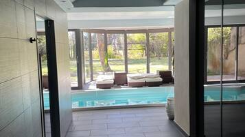 Behandelingskamers voor koppels, een sauna, een bubbelbad, een stoombad