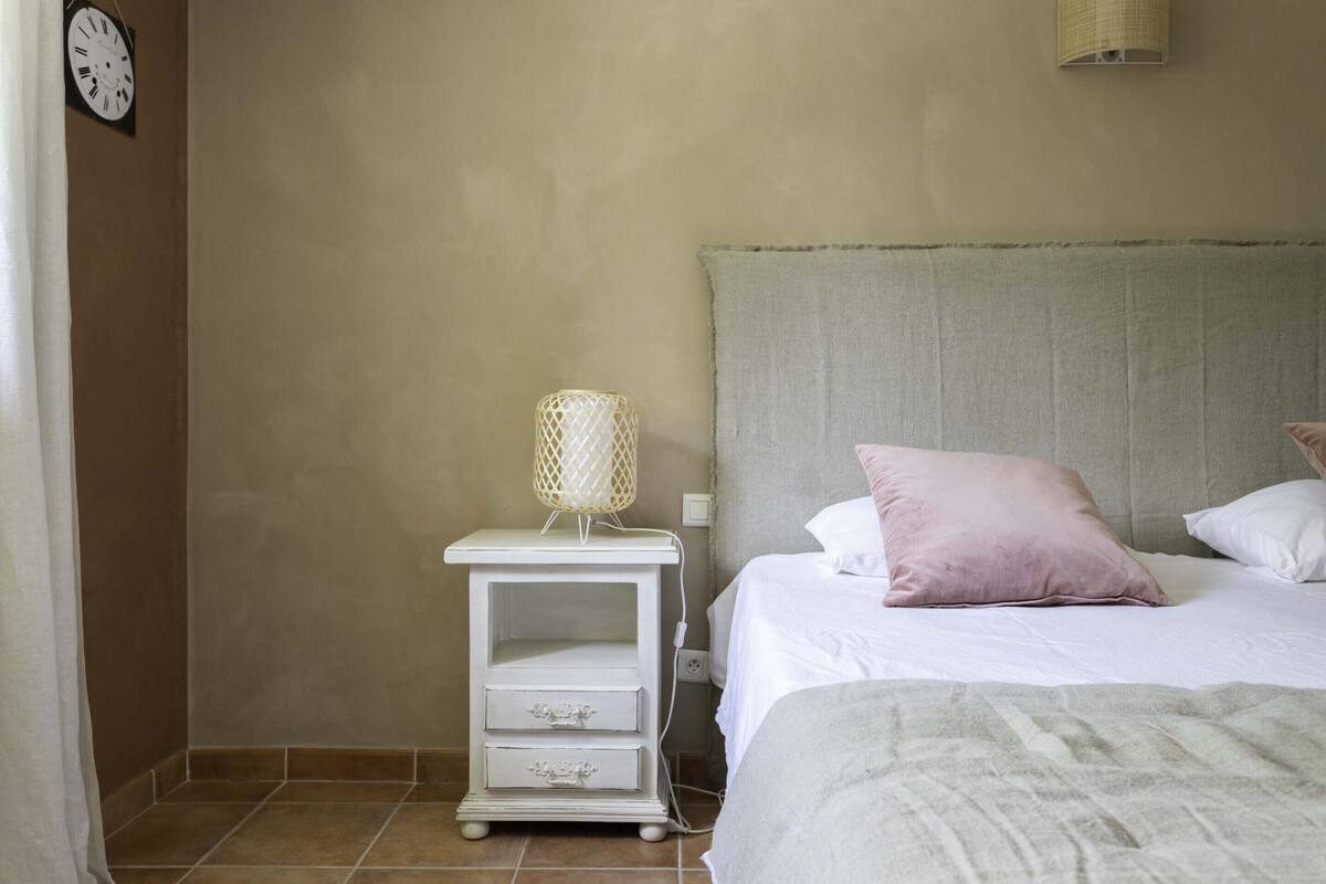 Deluxe Double Room, Accessible, Ensuite | 1 bedroom, premium bedding, minibar, in-room safe