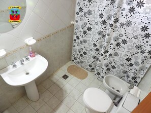 Handtücher, Seife, Toilettenpapier