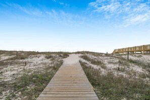 Property grounds - Breathtaking Beachfront 7br house! - Bella Sol 2a (Gulf Shores)