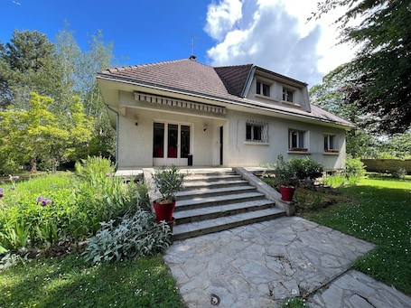 Exterior. Clos de la Gare Villa 14pers à 3min de la gare