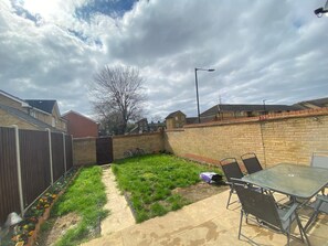 Outdoor dining - Beautiful 3 bedroom House in London! (London)