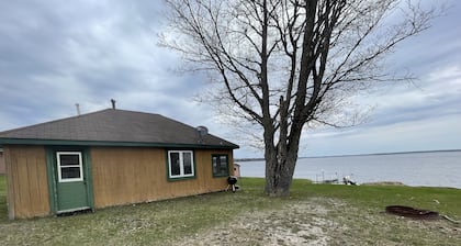 Lake Facing 2 bedroom Cabin near amazing UP destinations Big Manistique Lake