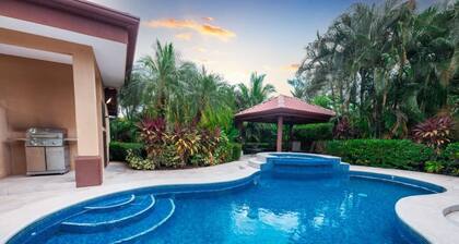 Immaculate 4 bedroom, 3 bathroom private villa with private pool