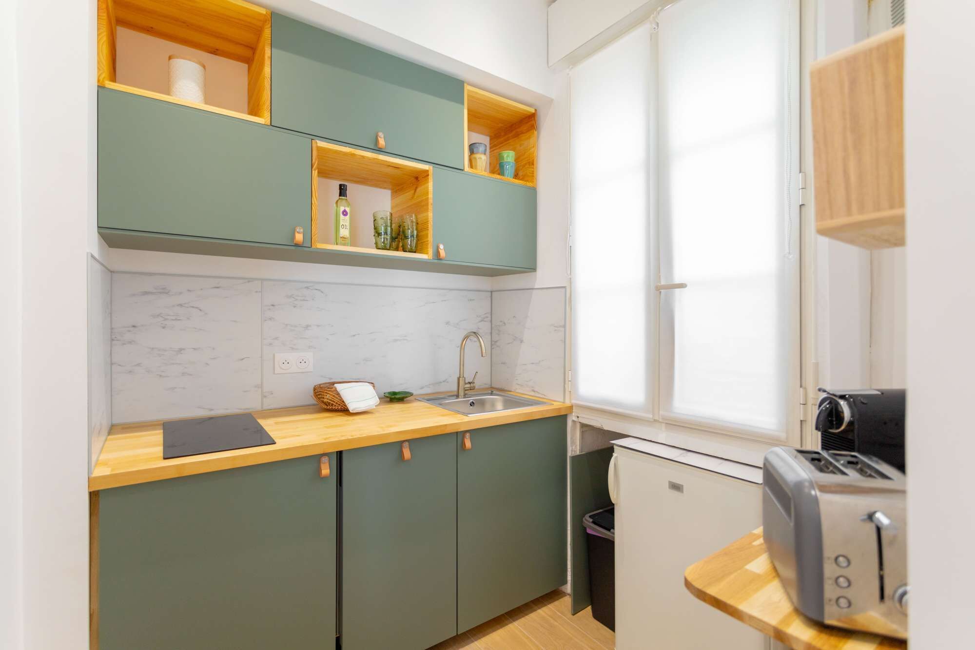 Fridge, microwave, stovetop, coffee/tea maker
