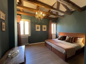 2 Schlafzimmer, Schreibtisch, Bügeleisen/Bügelbrett, kostenloses WLAN