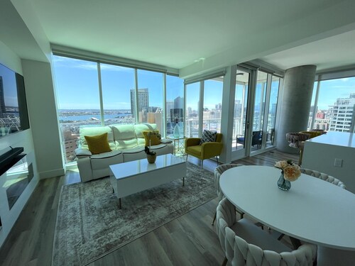 Fully furnished high-rise with the most breathtaking views of San Diego & Petco 