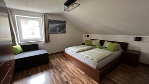 2 Schlafzimmer, Reisekinderbett, kostenloses WLAN, Bettwäsche