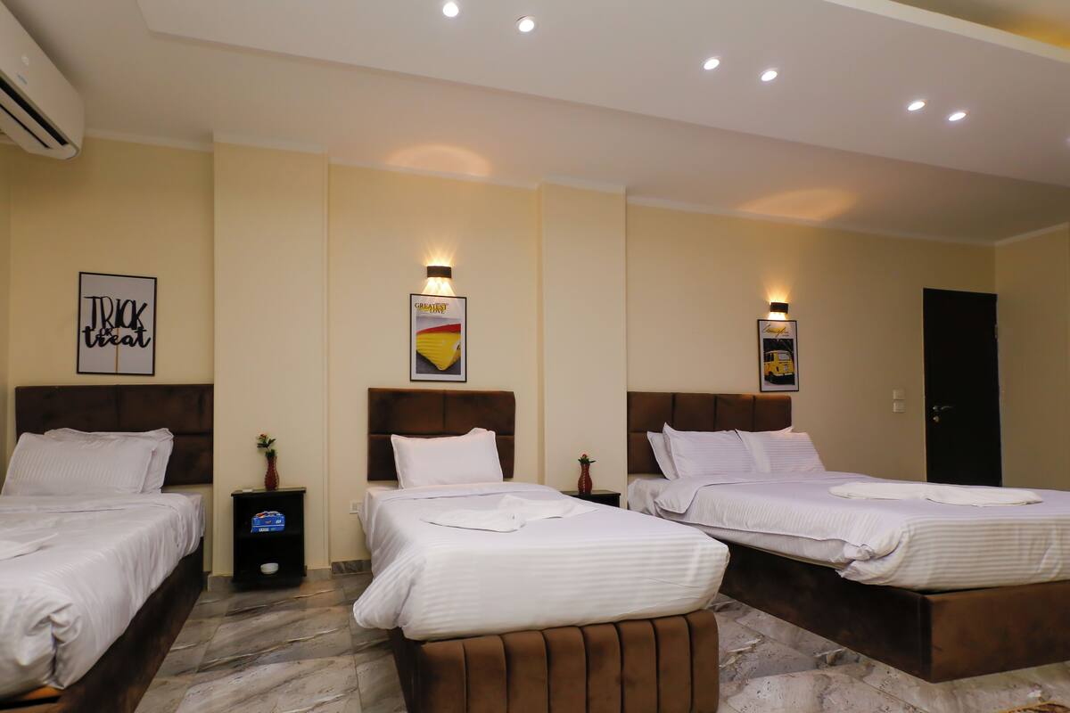 Deluxe Quadruple Room, Giza Pyramids View