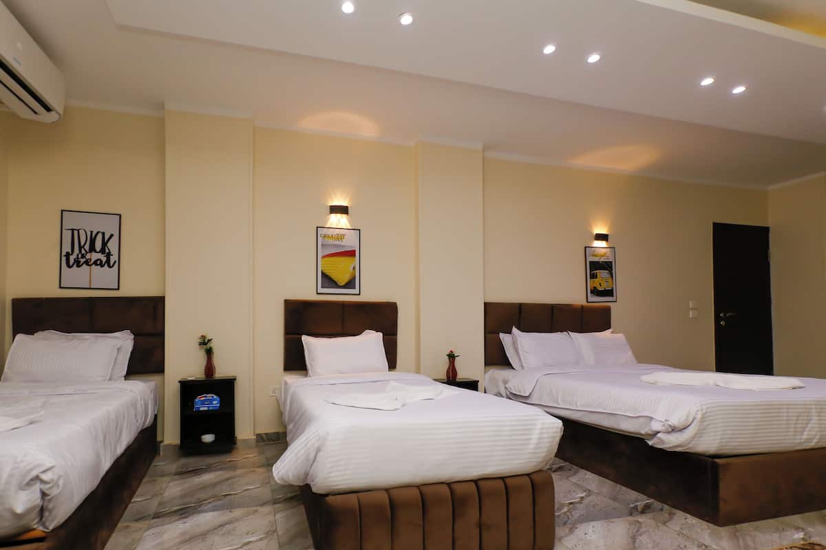 Deluxe Quadruple Room, Giza Pyramids View | 埃及棉床单、高档床上用品、羽绒被、Select Comfort 床
