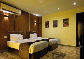 Classic Double Room, 2 Twin Beds, Mountain View | Egyptian cotton sheets, premium bedding, free minibar - Happy View Inn (Giza)