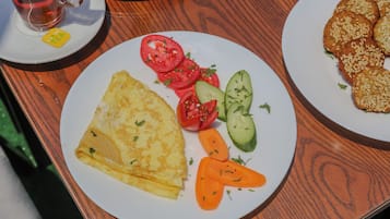 Tägliches inbegriffenes kontinentales Frühstück