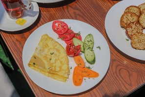 Free daily continental breakfast - H rooms (Giza)
